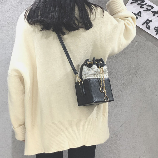 Eko bőrből készült alkalmi női táska, hosszú füllel, fém elemmel