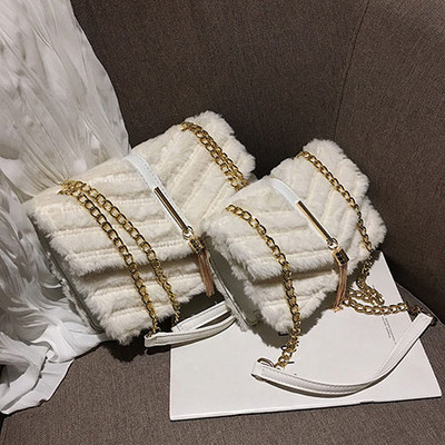 Aktuális női pehelytáska medállal, két méretben