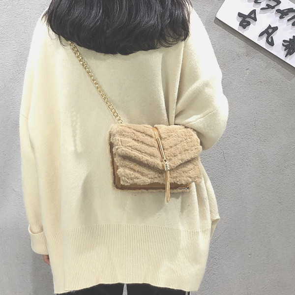 Aktuális női pehelytáska medállal, két méretben