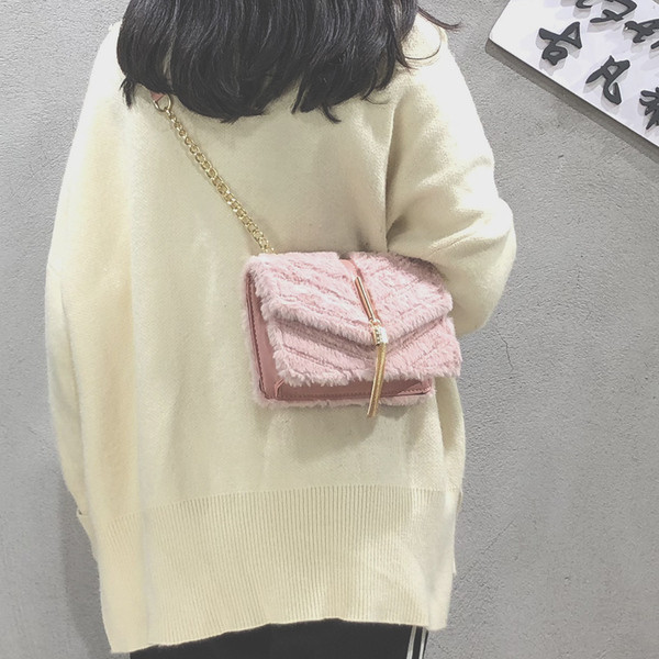 Aktuális női pehelytáska medállal, két méretben