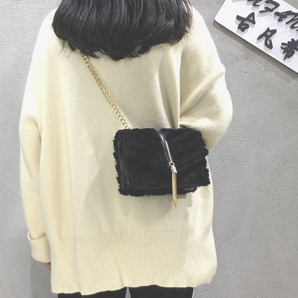 Aktuális női pehelytáska medállal, két méretben