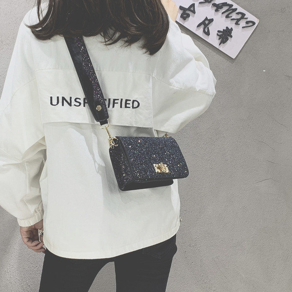 Modern női táska hosszú füllel, három színben