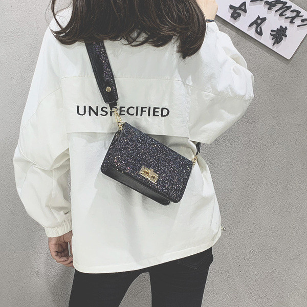 Modern női táska hosszú füllel, három színben