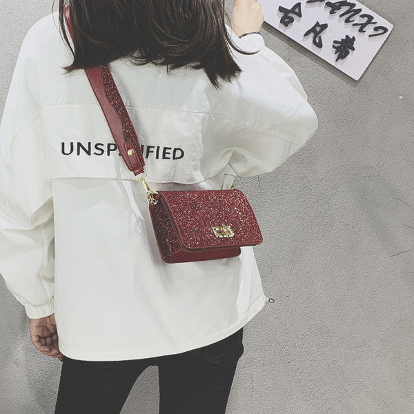 Modern női táska hosszú füllel, három színben