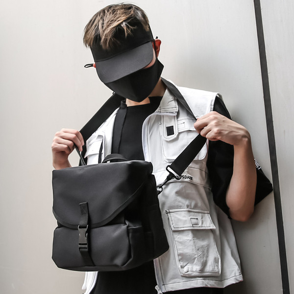 Praktikus férfi táska két színben