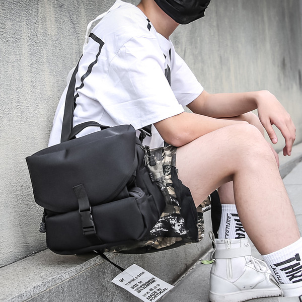 Praktikus férfi táska két színben