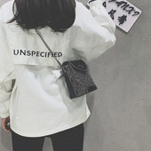 Elegáns női táska hosszú fémlánccal, három színben