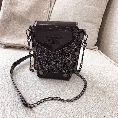 Elegáns női táska hosszú fémlánccal, három színben