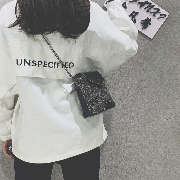 Elegáns női táska hosszú fémlánccal, három színben