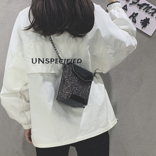 Elegáns női táska hosszú fémlánccal, három színben