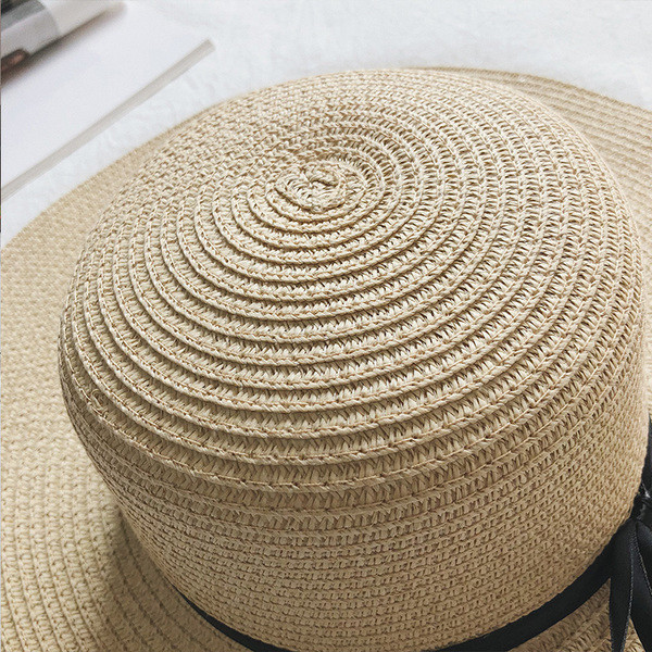 Modern női strandkalap szalaggal