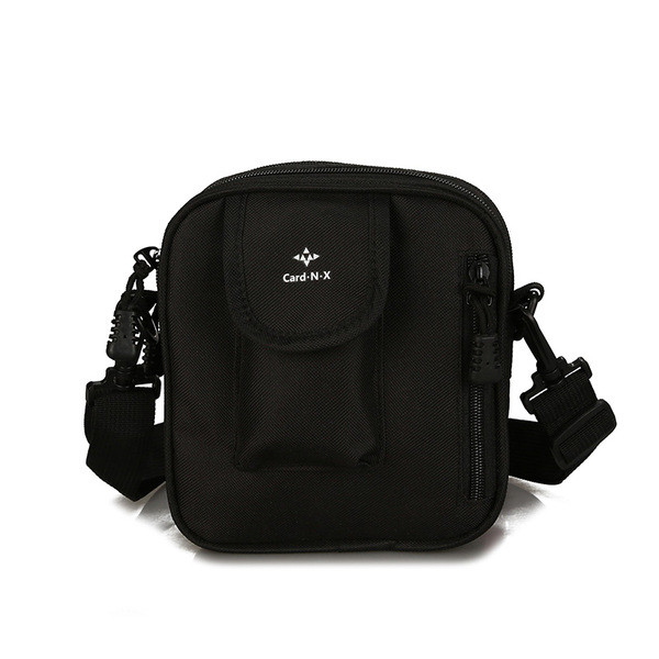 Modern férfi kistáska fekete színben