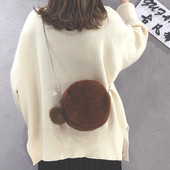 Κομψή γυναικεία τσάντα με μεγάλη μεταλλική αλυσίδα