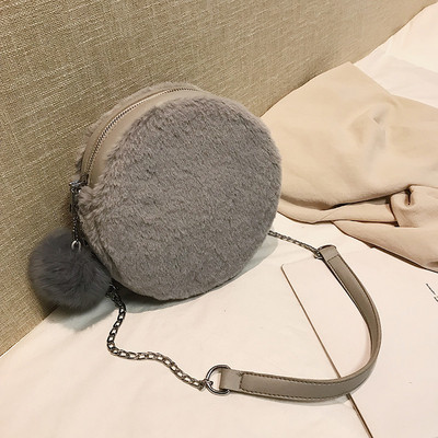 Κομψή γυναικεία τσάντα με μεγάλη μεταλλική αλυσίδα