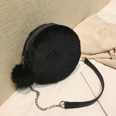 Κομψή γυναικεία τσάντα με μεγάλη μεταλλική αλυσίδα