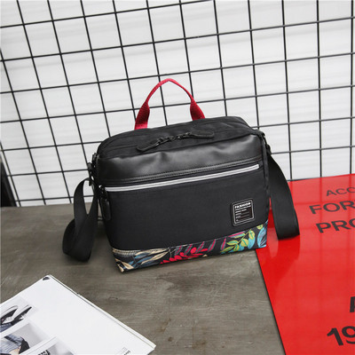 Aktuális férfi táska fekete színben virágos motívumokkal