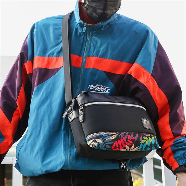 Aktuális férfi táska fekete színben virágos motívumokkal