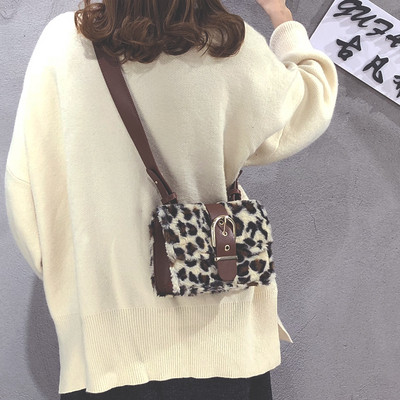 Модерна дамска чанта с леопардов десен