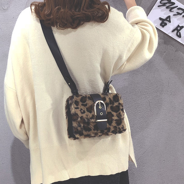 Σύγχρονη γυναικεία τσάντα με λεοπάρδαλη τύπωμα