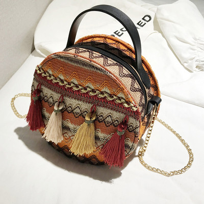 Κομψή στρογγυλή γυναικεία τσάντα  με φούντα σε δύο χρώματα