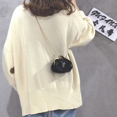 Stílusos kis kézitáska bojttal és hímzéssel, két színben