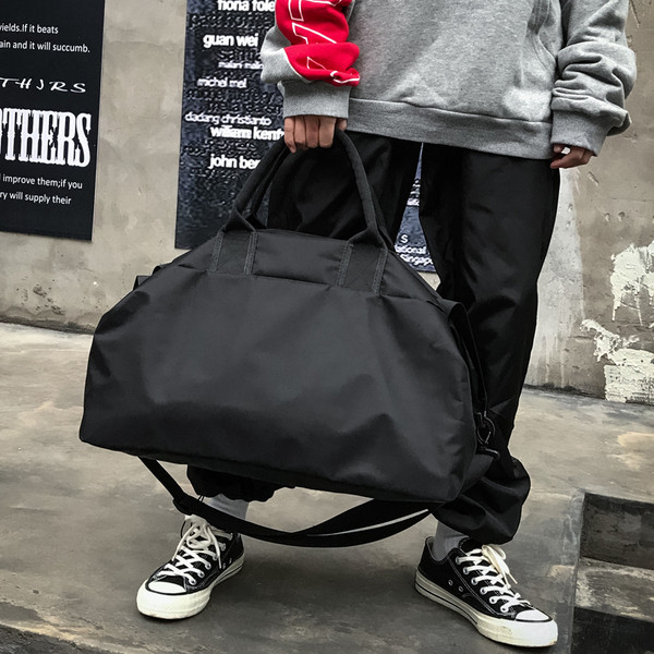 Férfi sporttáska fekete és szürke színben