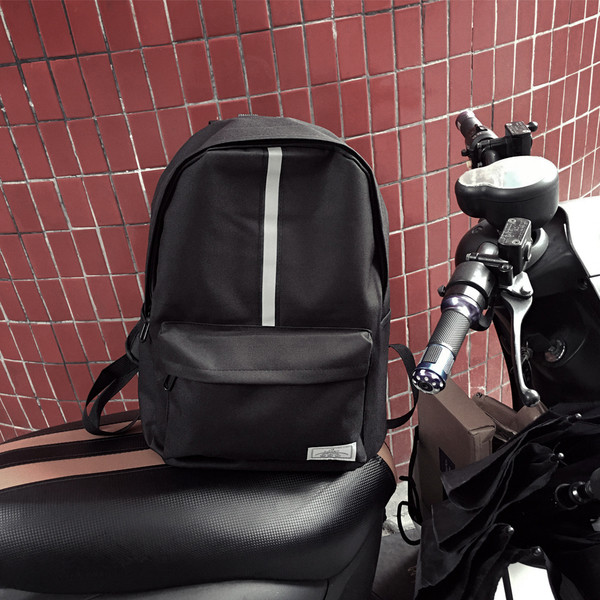 Mindennapi férfi hátizsák fekete zsebbel