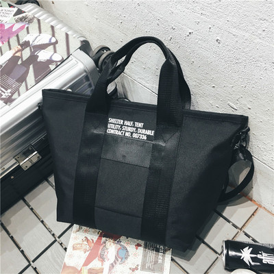 Modern férfi táska több színben felirattal