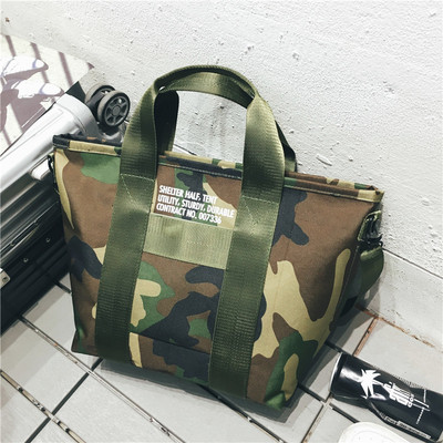 Modern férfi táska több színben felirattal