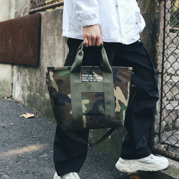 Modern férfi táska több színben felirattal