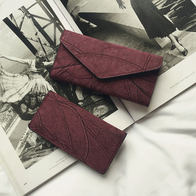 Stílusos női pénztárca fekete és bordó színben