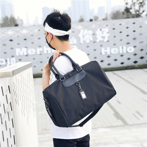 Férfi sporttáska két színben vagy két méretben