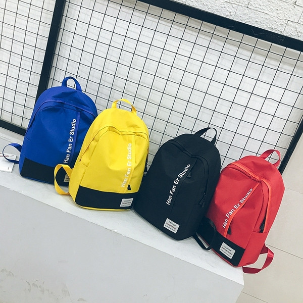 Férfi hátizsák cipzárral és emblémával, négy színben