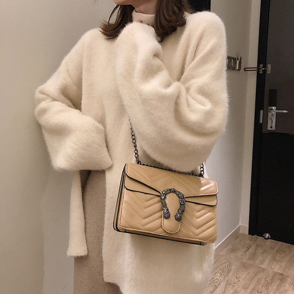 Öko bőrből és fémláncból készült női táska három színben