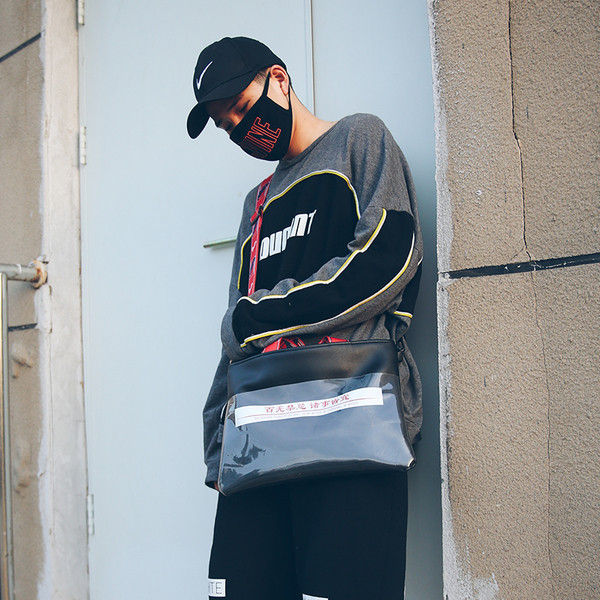 Alkalmi férfi táska átlátszó zsebbel és színes pánttal