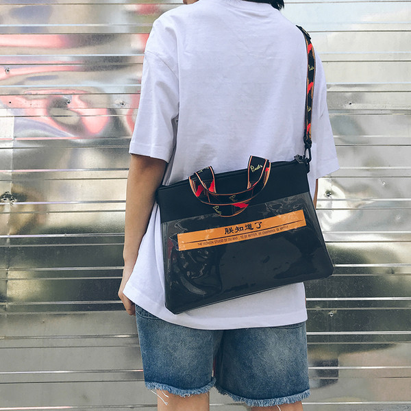 Alkalmi férfi táska átlátszó zsebbel és színes pánttal