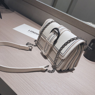 Γυναικεία τσάντα  σε τρία χρώματα και μεταλλική αλυσίδα