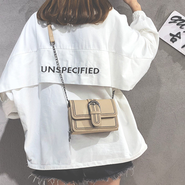 Öko bőrből készült női táska három színben és fém lánccal