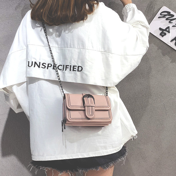 Öko bőrből készült női táska három színben és fém lánccal