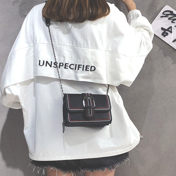 Öko bőrből készült női táska három színben és fém lánccal