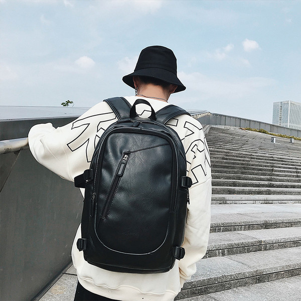 Öko bőrből készült férfi hátizsák fekete színű cipzárral