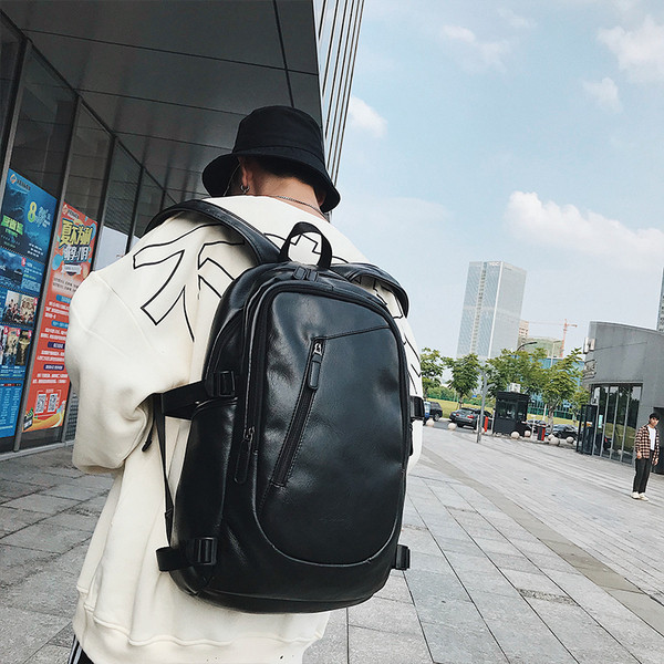 Öko bőrből készült férfi hátizsák fekete színű cipzárral