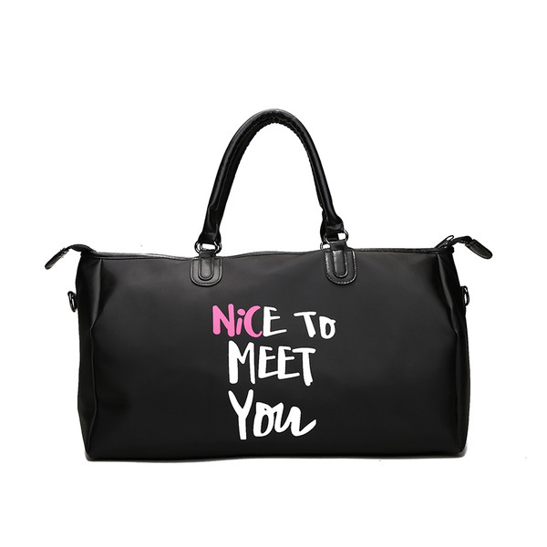 Modern táska fekete felirattal, férfiaknak és nőknek egyaránt