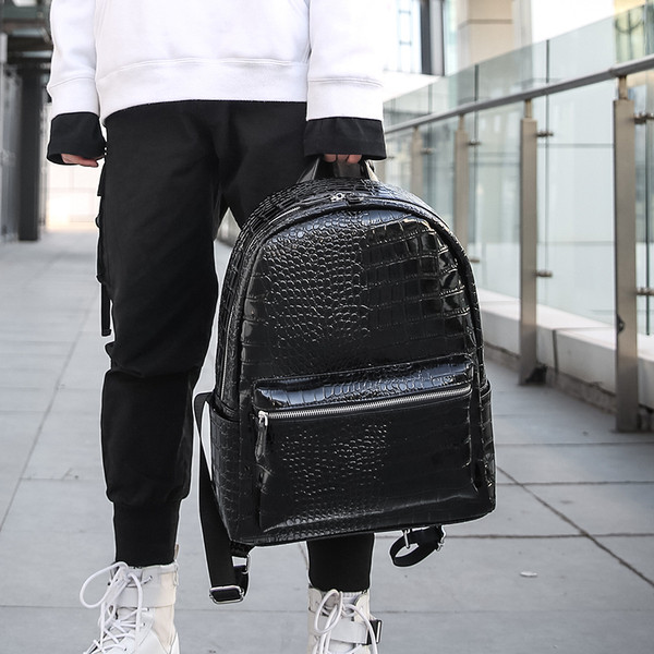 Férfi öko bőr hátizsák zsebbel fekete színben