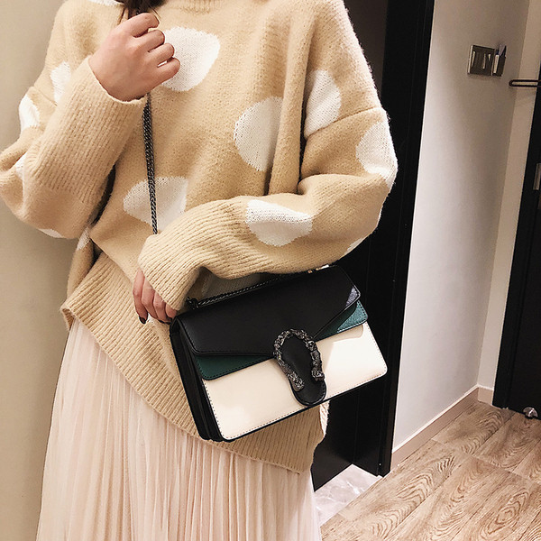 Stílusos női táska hosszú füllel, három színben