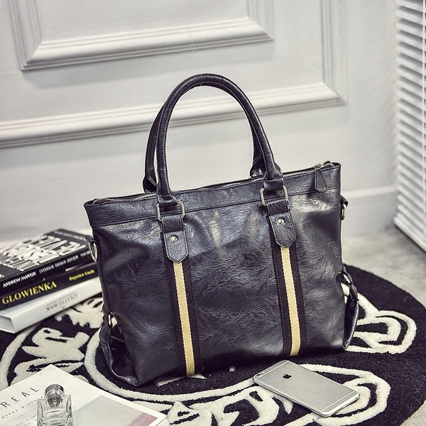 Modern férfi táska két színben, öko bőrből