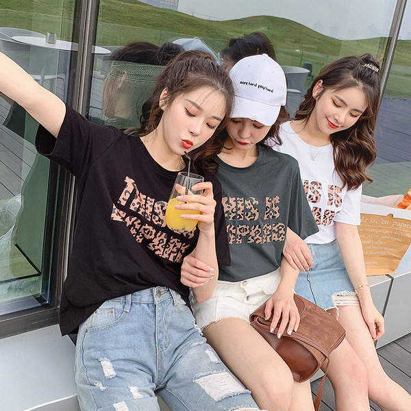 Modern női póló leopárd felirattal több színben