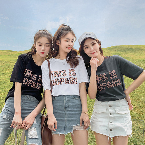 Modern női póló leopárd felirattal több színben