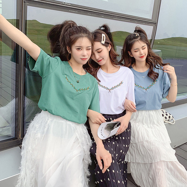 Női alkalmi póló három színben hímzéssel