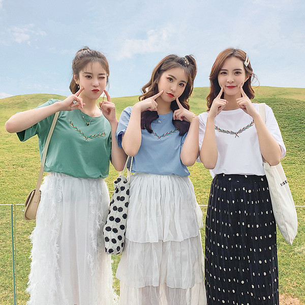 Női alkalmi póló három színben hímzéssel